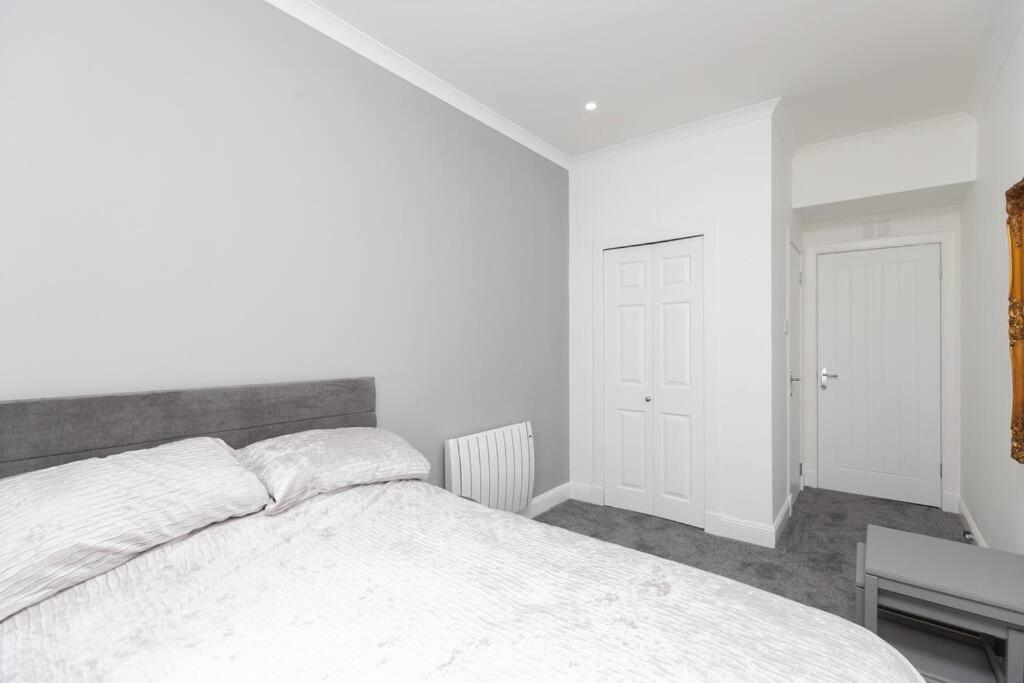 City Centre 2 Bedroom Flat Пърт Екстериор снимка